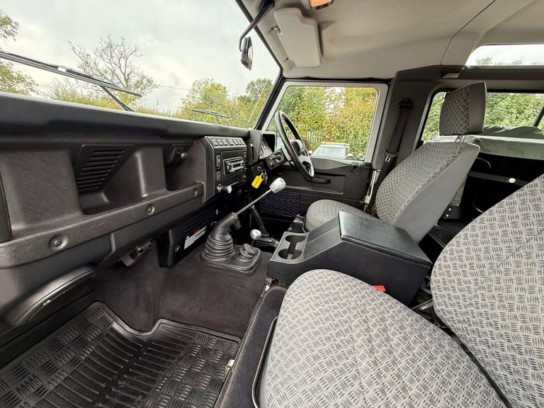2005 Land Rover Defender 90 2.5 TD5 County Station Wagon 3dr (6 Seats) ESTATE Diesel Manual