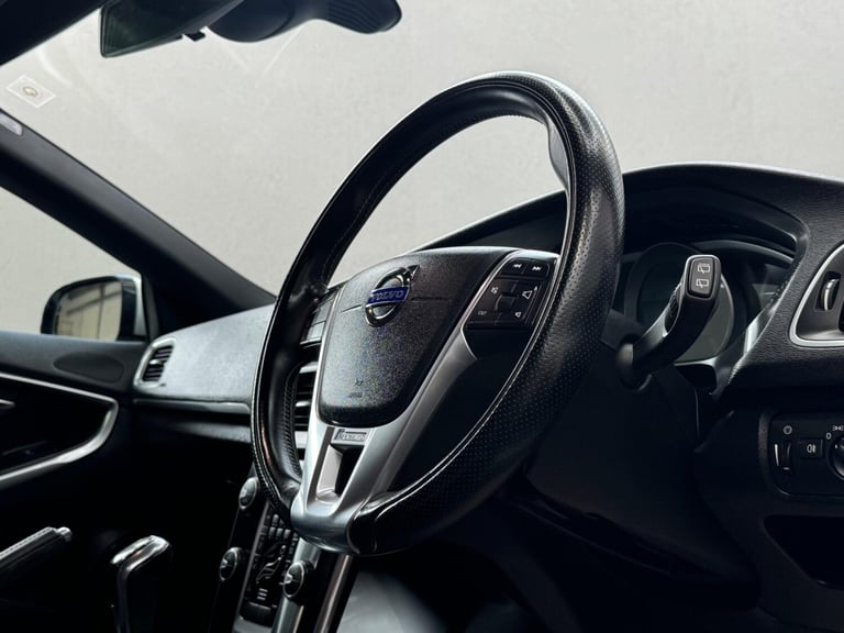 2015 Volvo V40 1.6 D2 R-Design Euro 5 (s/s) 5dr HATCHBACK Diesel Manual