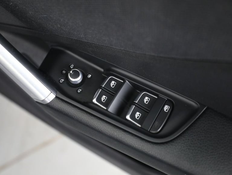 2022 Audi Q2 1.0 TFSI 30 S line SUV 5dr Petrol Manual Euro 6 (s/s) (110 ps) Petrol Manual