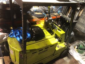  Clark EC500 50 Electric Forklift 2 Tonne Battery Included Compact