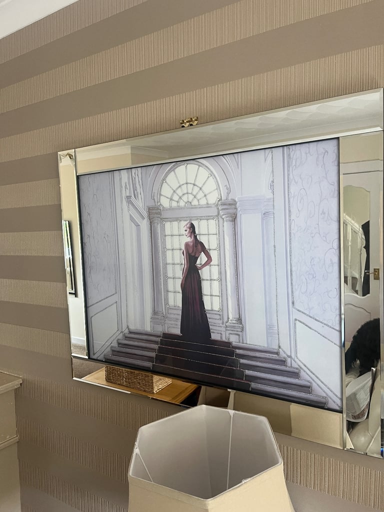 Mirrored frame prints and mirror 