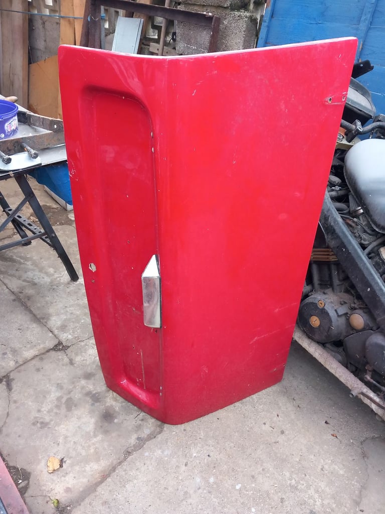 Triumph herald boot lid
