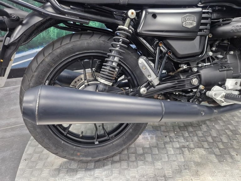 MOTO GUZZI V7 III STONE NIGHT PACK