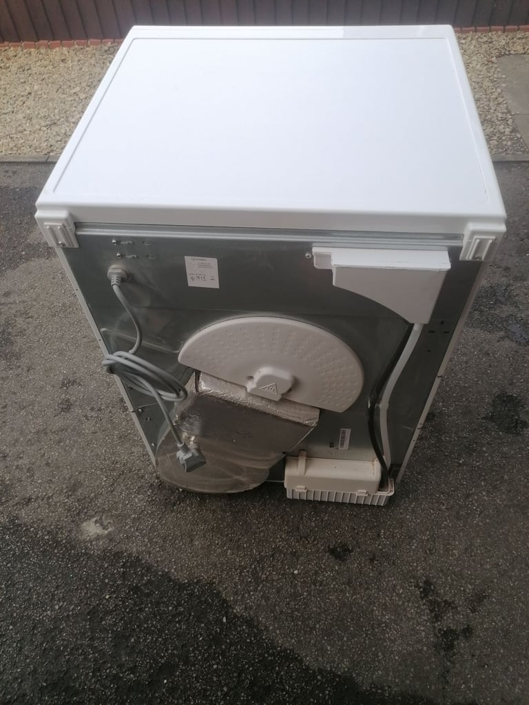 TUMBLE DRYER CONDENSER TUMBLE DRYER LARGE 8 KILOGRAM DRUM CAPACITY INDESIT CAN DELIVER £160