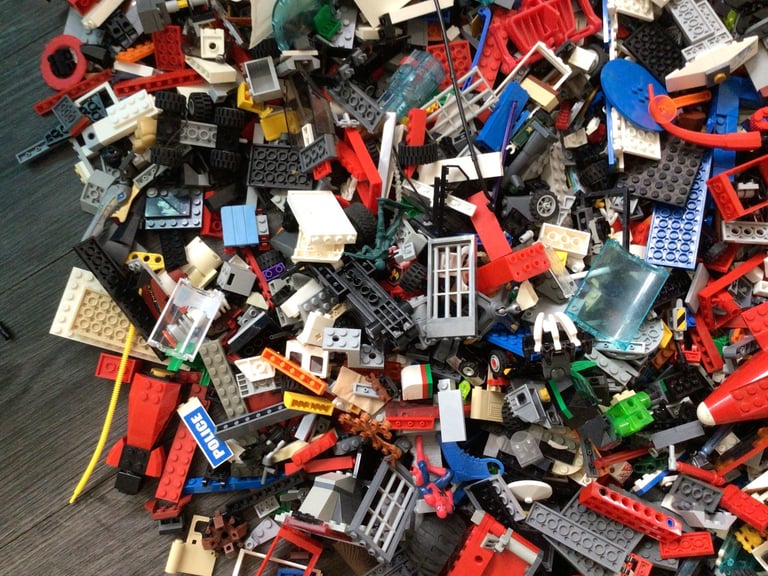Lego 12 kg in weight, lots of parts, some Lego city, some Lego friends and stars wars etc 