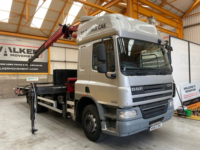 DAF CF75 SPACE CAB EURO 5 6X2 26 TONNE FLATBED/CRANE - 2012 - MX62 BXC