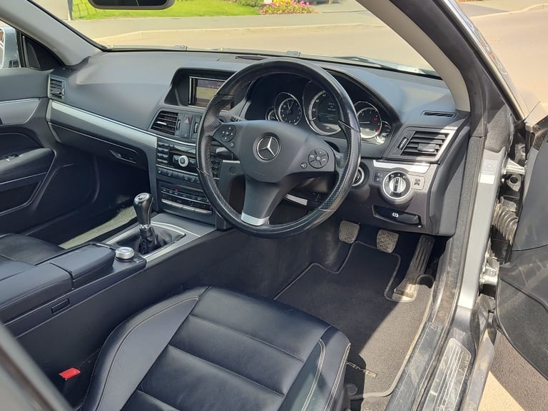 Mercedes-Benz E220 CONVERTIBLE, 61 PLATE, RARE MANUAL, FULL SERVICE HISTORY
