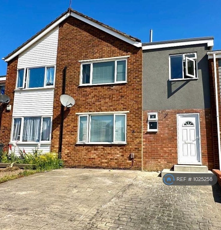 1 bedroom in Seaford Close, Luton, LU2 (1025258) in Luton