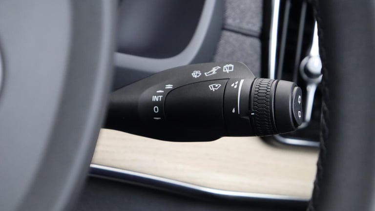 2025 Volvo XC90 B5 (P) AWD Plus Dark (Sunroof, Harman Kardon Sound, 360 Camera, BLIS) ESTATE Petr...
