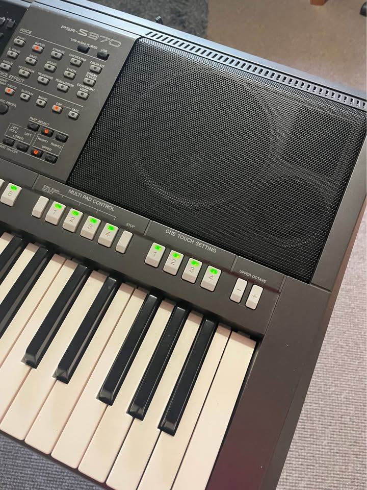 Yamaha PSR S970 Professional arranger keyboard BARGAIN FOR PRICE !!!!!
