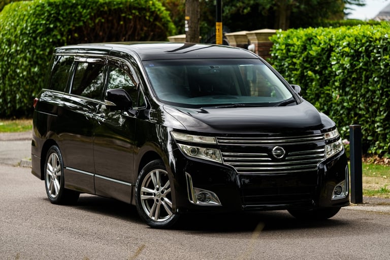2010 Nissan Elgrand  HIGHWAY STAR E52 AUTOMATIC  AROUND VIEW MONITOR  MPV Petrol Automatic
