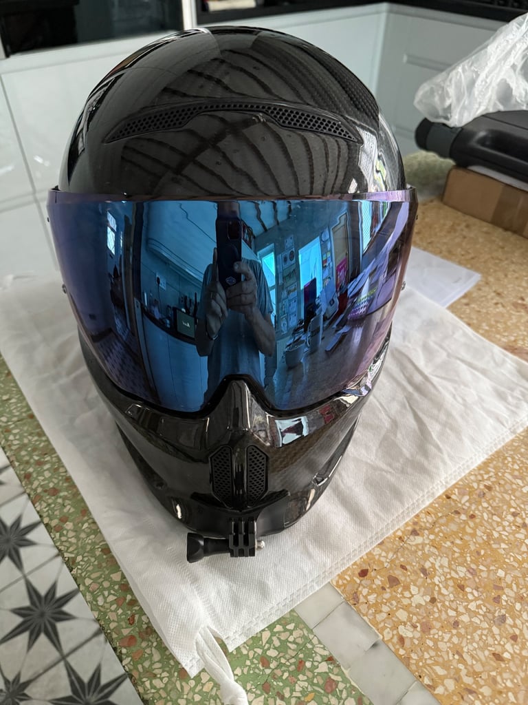 Limited Edition, carbon fibre, Ruroc Atlas 3.0 with built in coms.