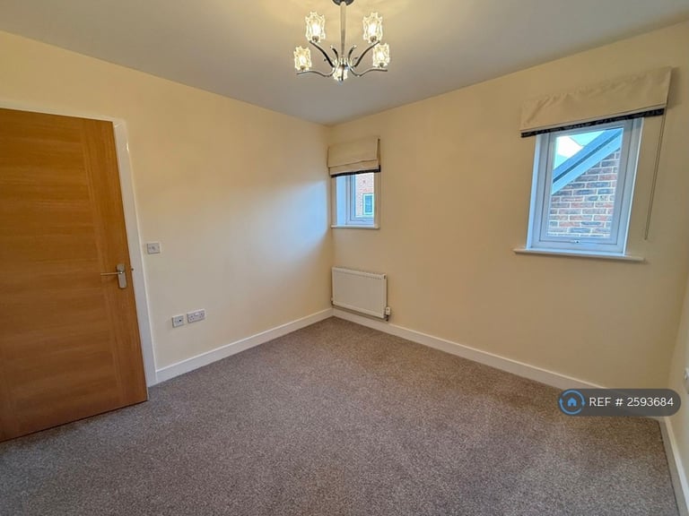4 bedroom house in Abbess Way, Waterlooville, PO7 (4 bed) (#2593684)