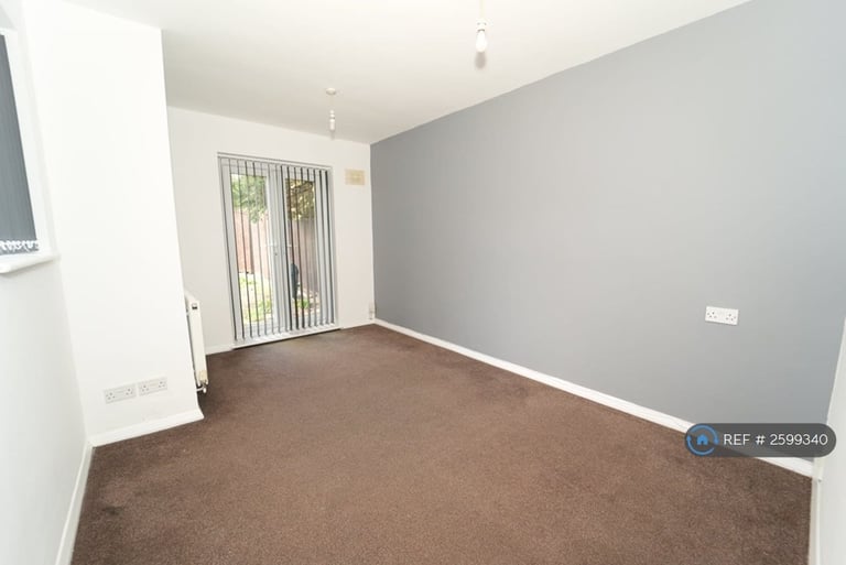 4 bedroom house in Chertsey Road, Twickenham, TW2 (4 bed) (#2599340)