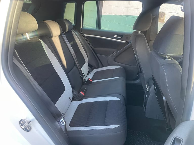 2013 Volkswagen Tiguan 2.0 TDi BlueMotion Tech R-Line 177 5dr DSG ESTATE Diesel Automatic