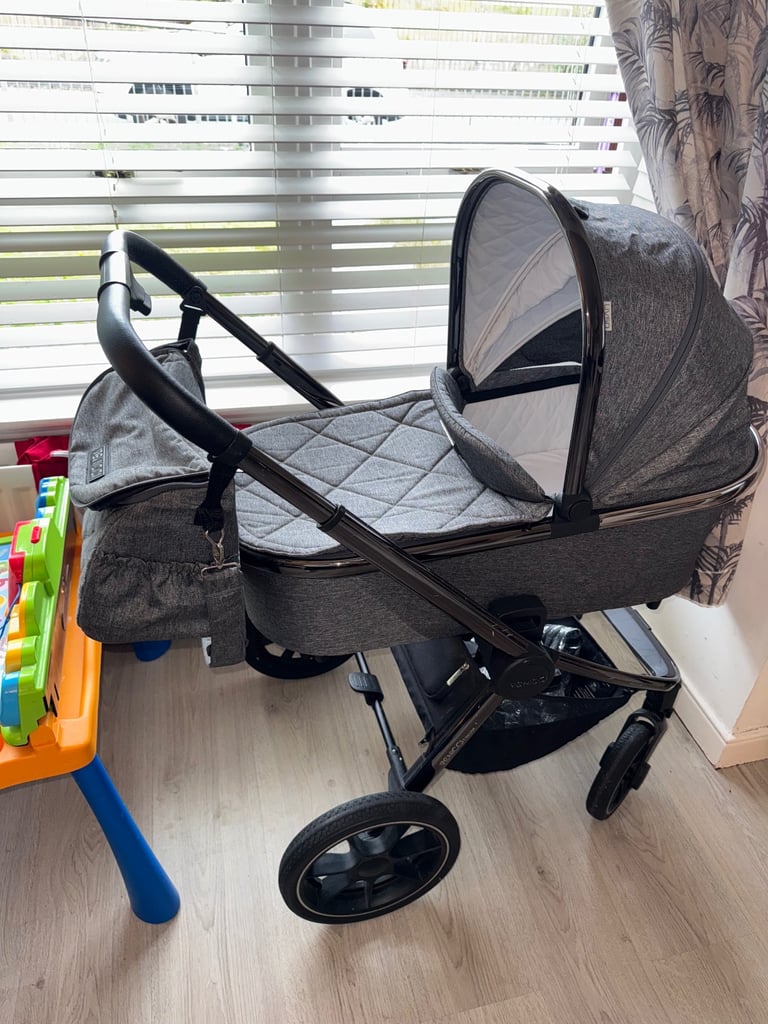 Venicci pram pushchair and carrycot 