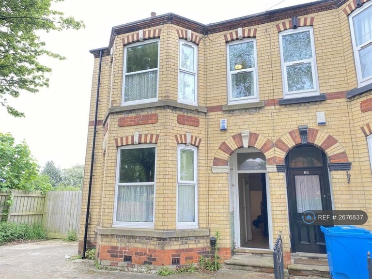 5 bedroom house in Beresford Avenue, Hull, HU6 (5 bed) (#2676837)