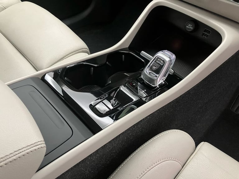 2020 Volvo XC40 2.0 B4P Inscription Pro 5dr Auto Estate Automatic