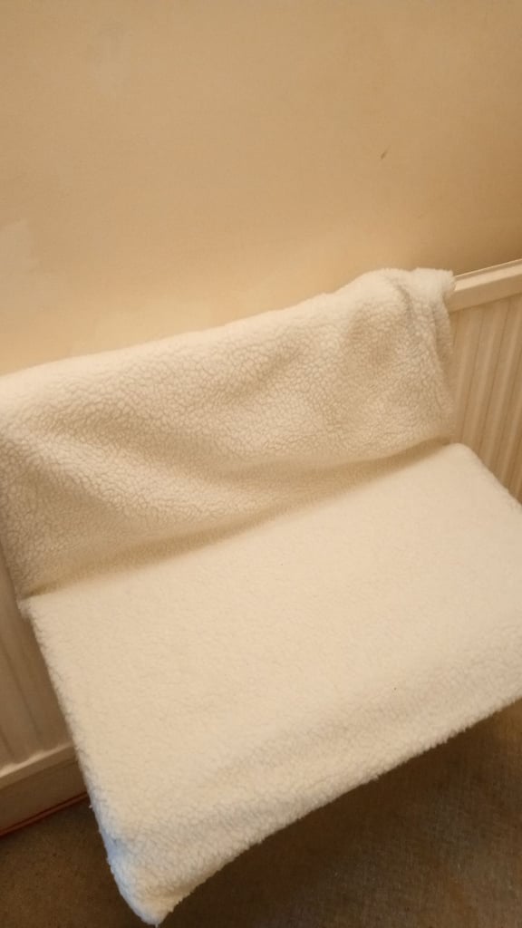 image for Cat radiator bed fleece lined new never used £10