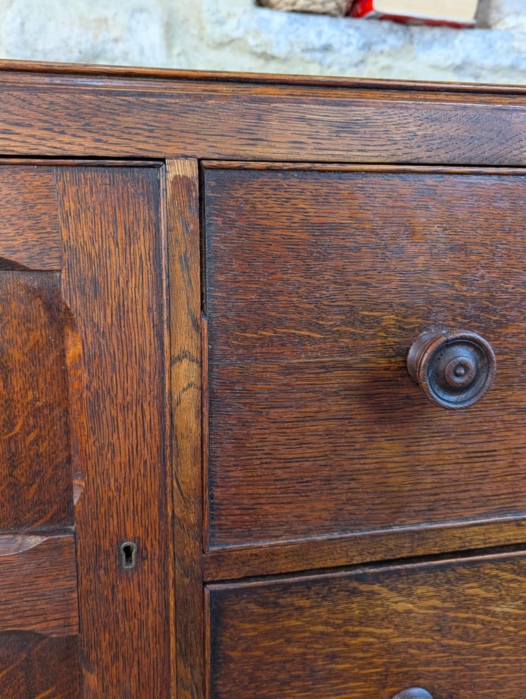 Arts & Crafts Oak Sideboard - Antique - Quarter Sawn Oak