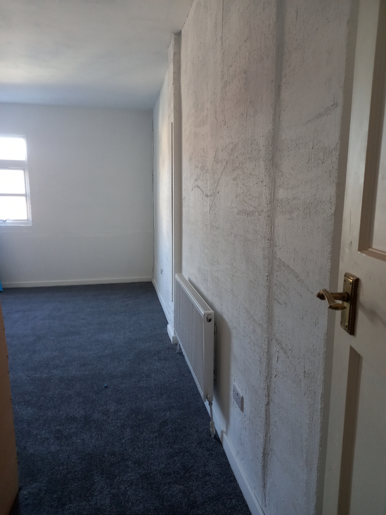**LET BY**HIGH SPEC**2 BEDROOM**FLAT 3**4-6 WATERLOO ROAD**