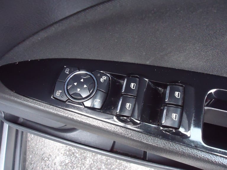 2016 Ford Mondeo 2.0 TDCi Titanium 5dr HATCHBACK Diesel Manual