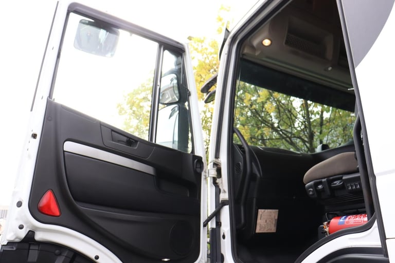 IVECO STRALIS 460 HI-WAY 6X2 MIDLIFT TRACTOR UNIT (2017)