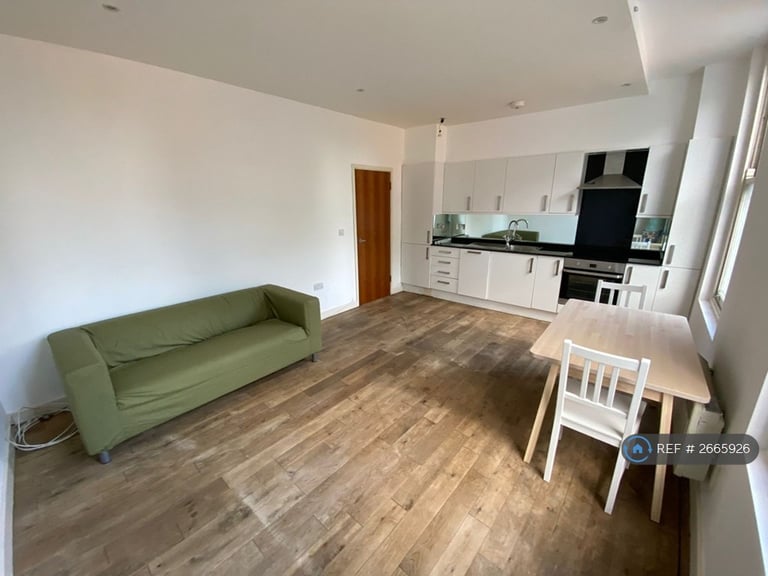 2 bedroom flat in Arthur Road, London, N7 (2 bed) (#2665926)