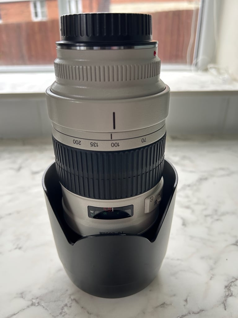 Canon EF 70-200mm f/2.8 L USM – Legendary Pro Telephoto Zoom – Boxed with Hood & Case