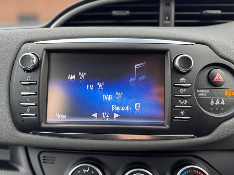 2018 Toyota Yaris 1.5 VVT-i Icon CVT Euro 6 5dr HATCHBACK Petrol Automatic