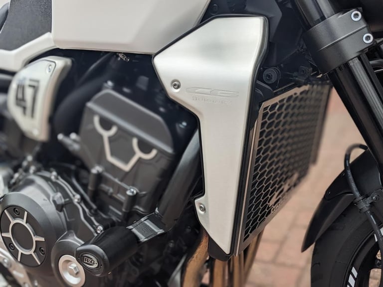 HONDA CB1000R PLUS 2020 - FULL ARROW SYSTEM - HEATED GRIPS - ASV LEVERS - SCREEN