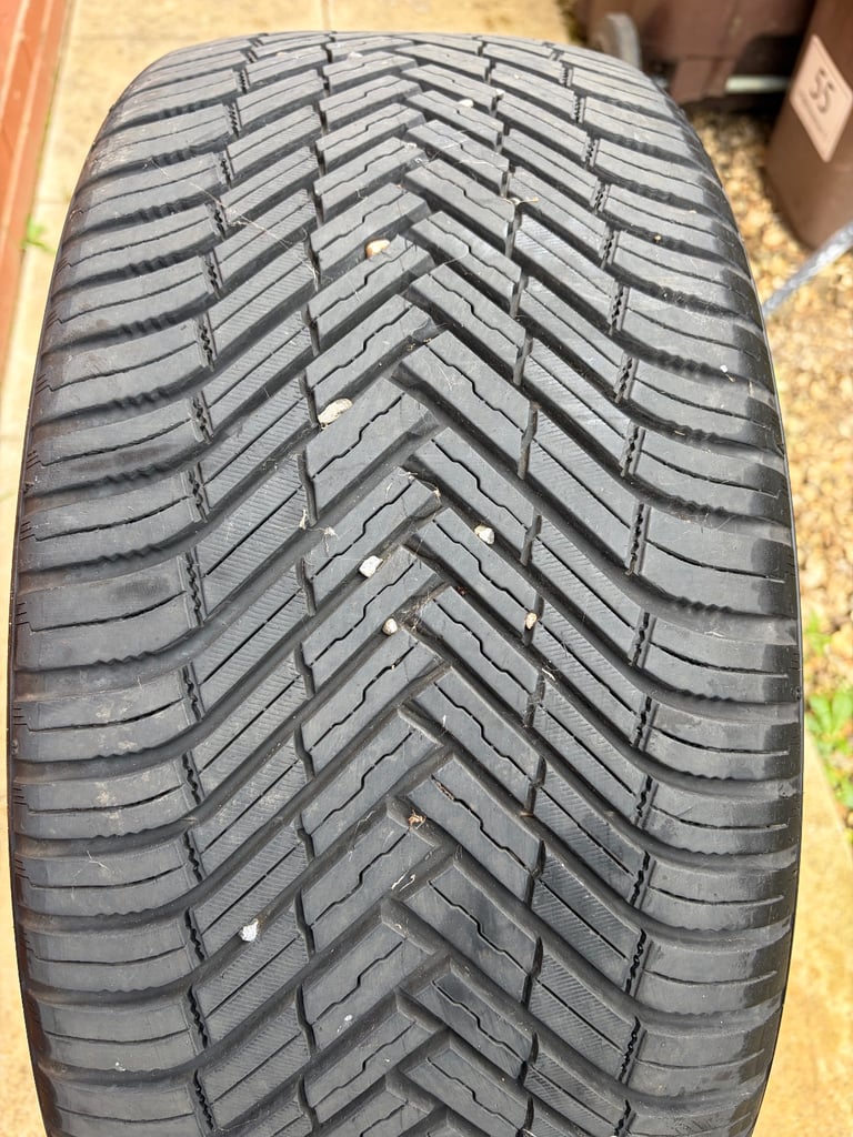 Nexen 4 season 245/40 R20 99Y