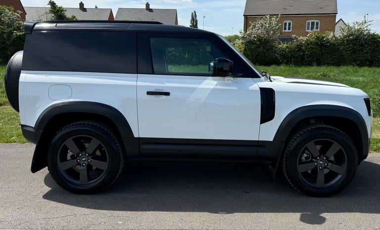 2023 Land Rover Defender 90 3.0 D250 MHEV Hard Top Fuji White - 14,825 Miles 