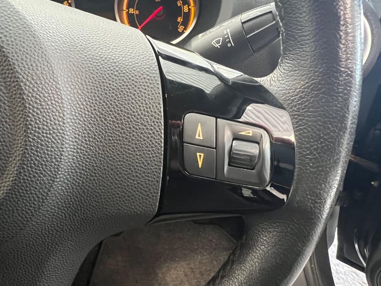 2013 Vauxhall Corsa 1.4 16V SE Auto Euro 5 3dr HATCHBACK Petrol Automatic