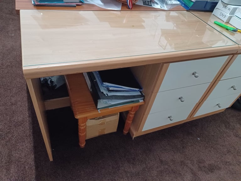 DESK WITH 3 DRAWS