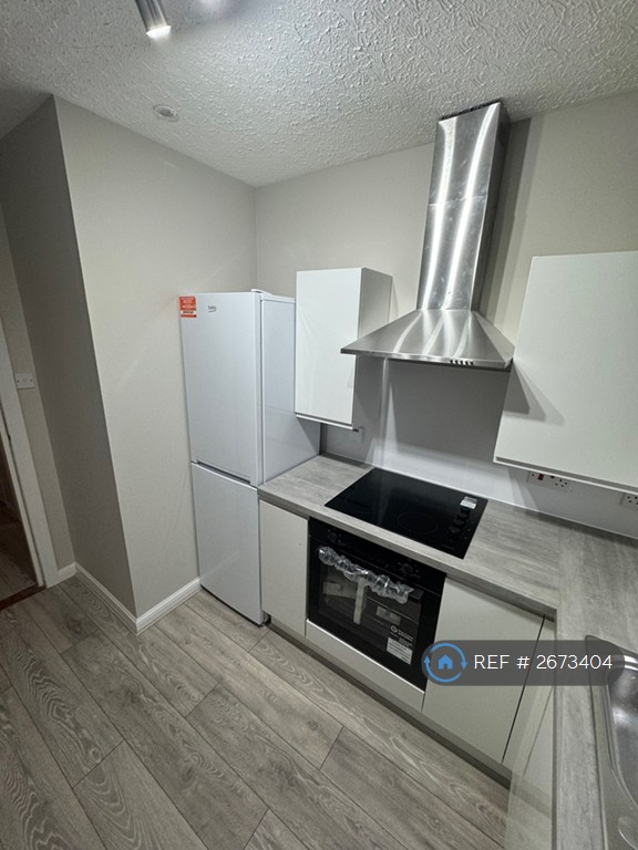 2 bedroom flat in Robertson Street, Greenock, PA16 (2 bed) (#2673404)