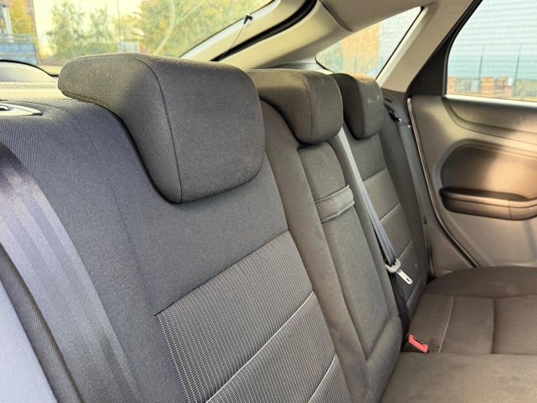 2010 Ford Focus 1.6 Titanium 5dr Auto HATCHBACK PETROL Automatic