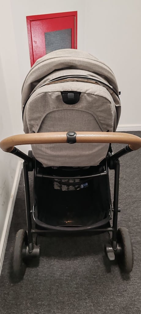 TRIO baby car seat(with ISO fix), baby pram toddler stroller (rain cover included)