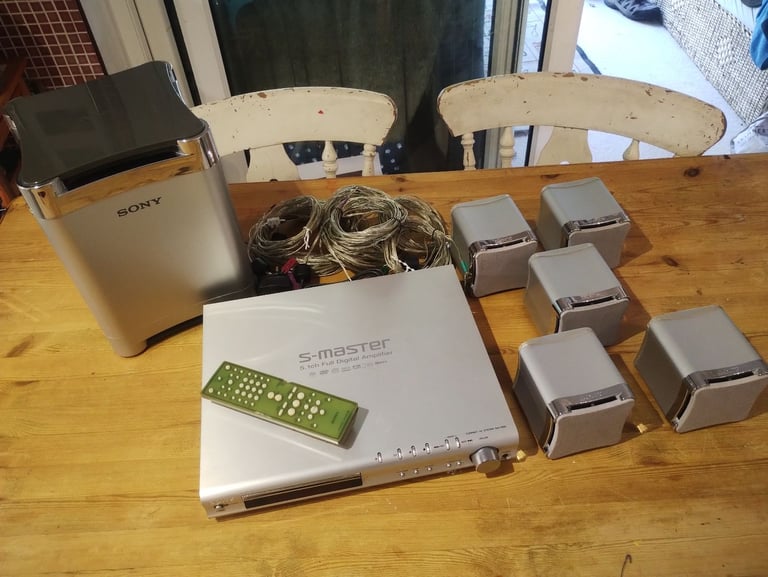 image for Sony DAV-S550 5.1 Surround Sound DVD Player Home Cinema System 