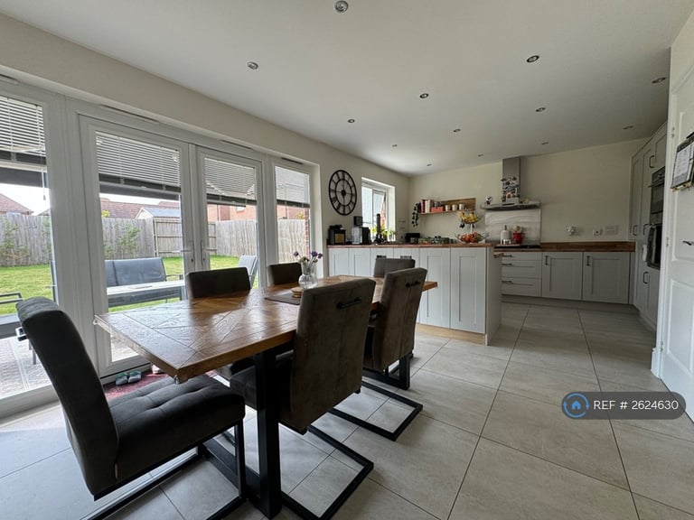 5 bedroom house in Barlow Road, Hamilton, Leicester, LE5 (5 bed) (#2624630)