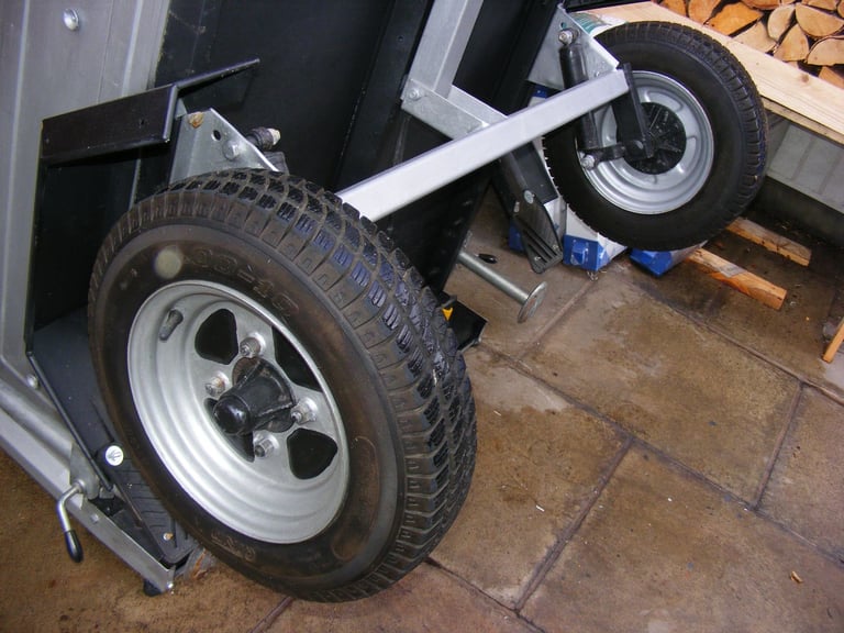ERDE TRAILER . IN SUPERB CONDITION . ALL THE EXTRAS . 