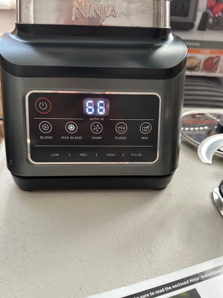 Ninja 3-in-1 food processor with pre-set IQ programs 