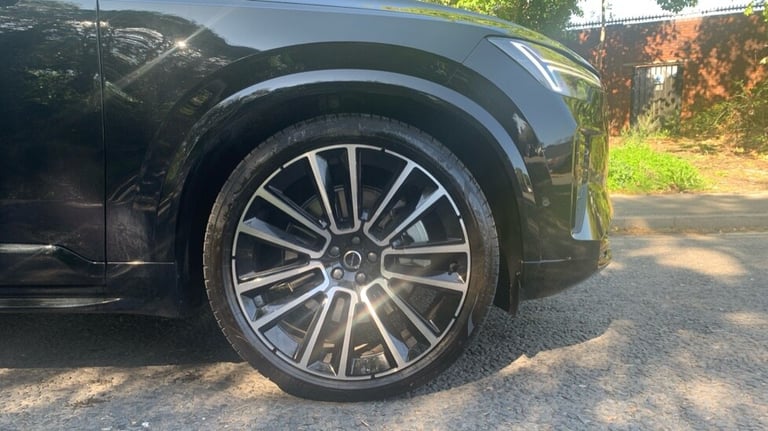 2025 Volvo XC90 Ultra, T8 AWD Plug-in hybrid, Electric/Petrol, Dark, 7 Seats Estate Petrol Parall...