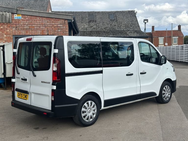 Renault Trafic SL28 ENERGY dCi 120 Business 9 Seater Diesel