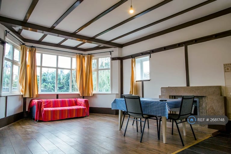 1 bedroom flat in Willesden Green, London, NW6 (1 bed) (#2681748)