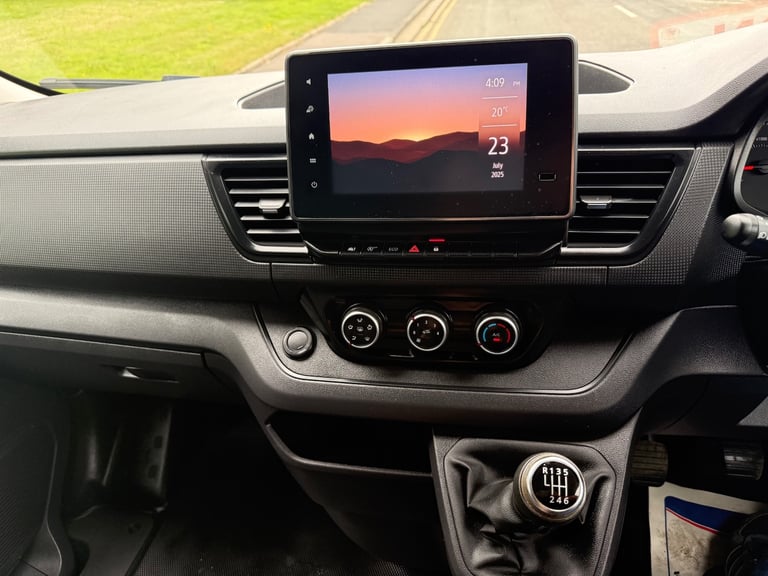 22 reg RENAULT TRAFIC 28 2.0 B/DCI 130 BHP SL BUSINESS+ panel van ( VAT INCLUDE 