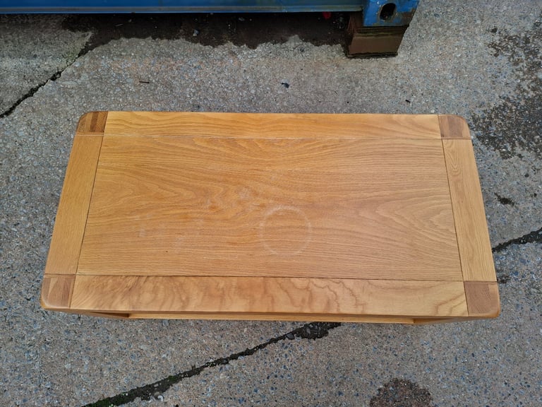 Solid oak coffe table