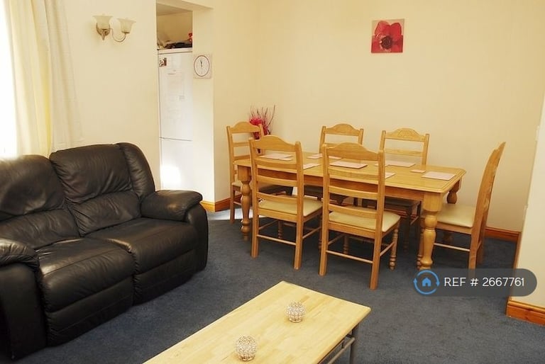 5 bedroom house in Hathersage Road, Manchester, M13 (5 bed) (#2667761)
