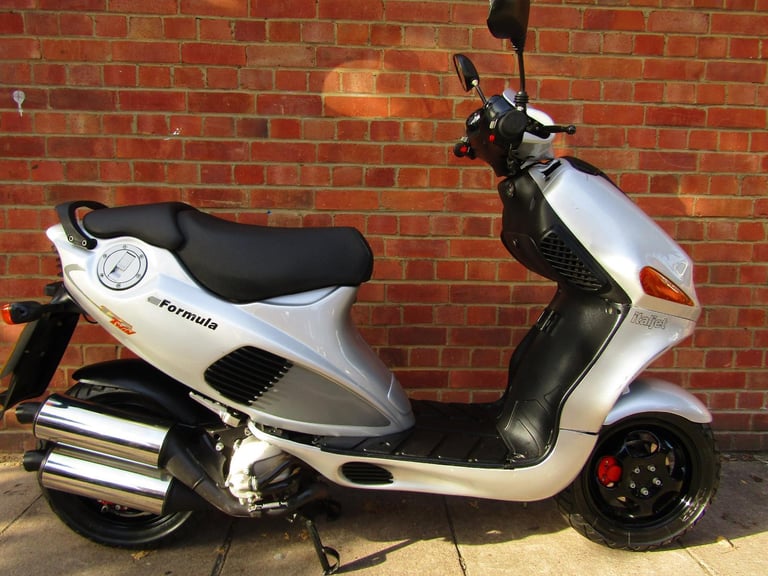 image for ITALJET FORMULA 125 TWO STROKE. OLD SCHOOL.. GREAT CONDITION ONLY 2313 MILES