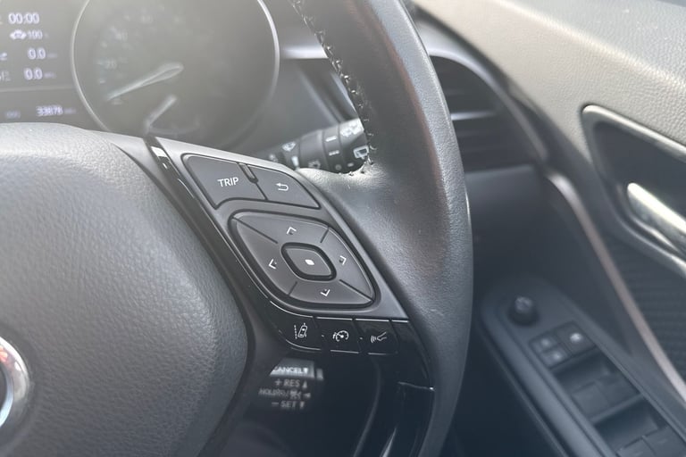 2022 Toyota C-HR 1.8 VVT-h Icon CVT Euro 6 (s/s) 5dr SUV PETROL/ELECTRIC Automatic